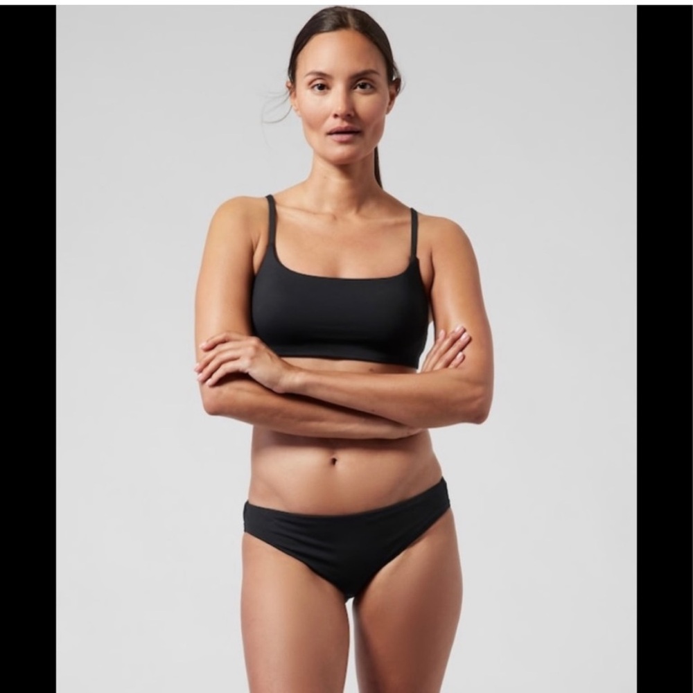NWT-Athleta Black Scoop Bikini Top, D-DD cups